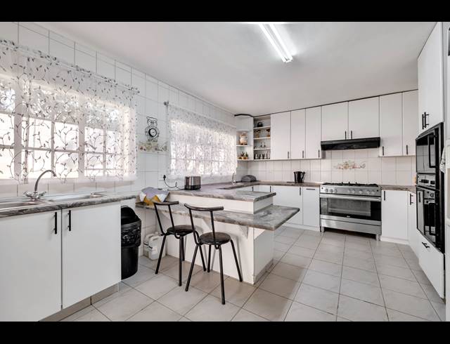 4 BEDROOM HOUSE FOR SALE IN GALLO MANOR